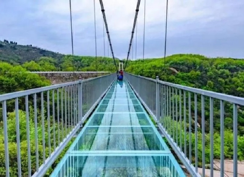 高空玻璃吊桥